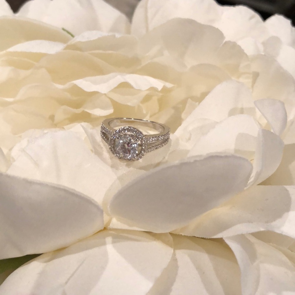 Stunning engagement ring - Picture 5 of 5